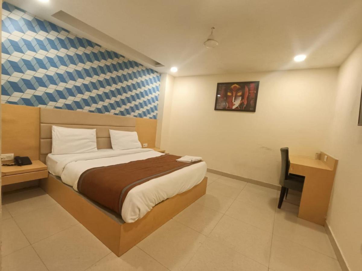 Hotel Ronit Royal Delhi Airport By D'Capitol Nuova Delhi Esterno foto