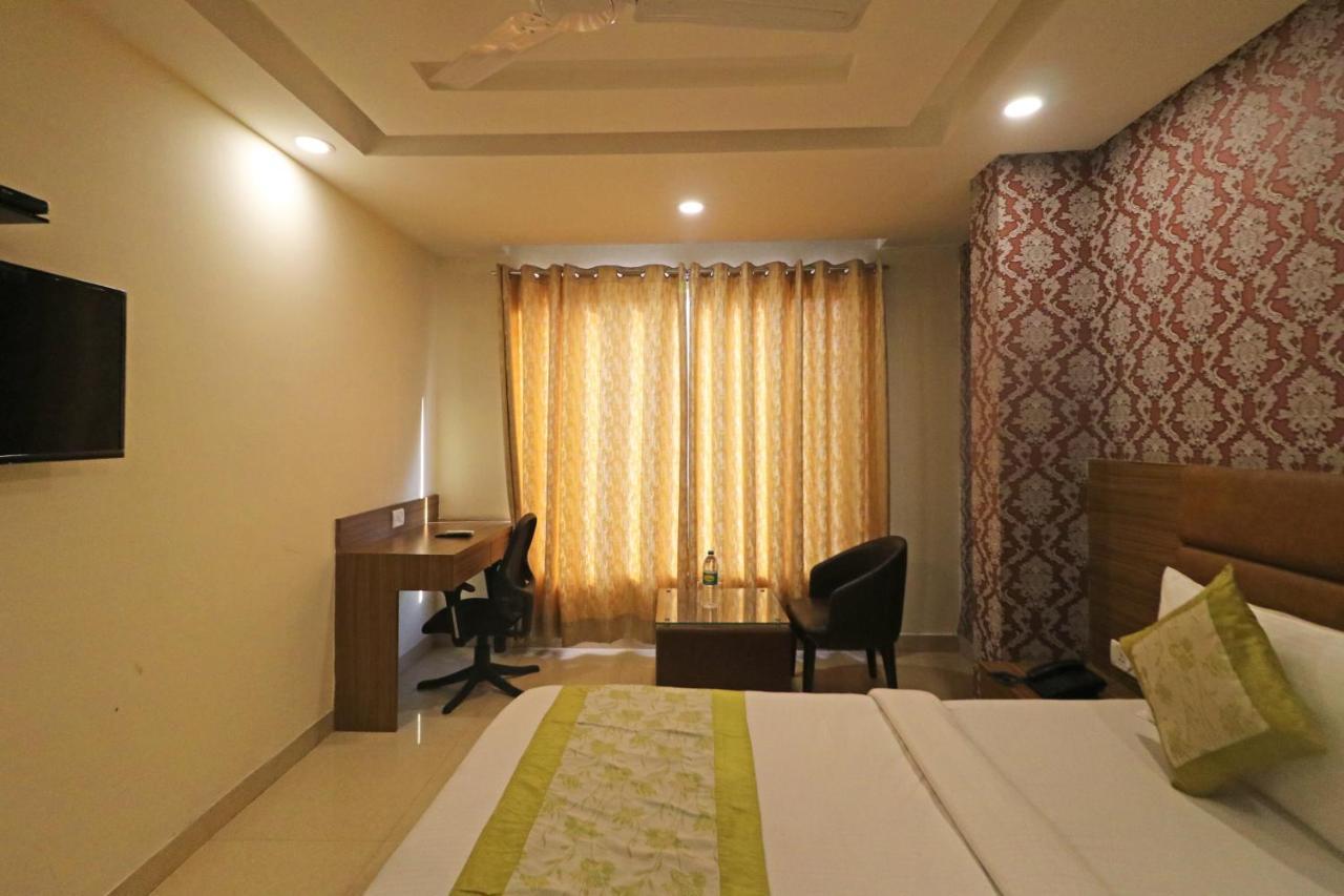 Hotel Ronit Royal Delhi Airport By D'Capitol Nuova Delhi Esterno foto