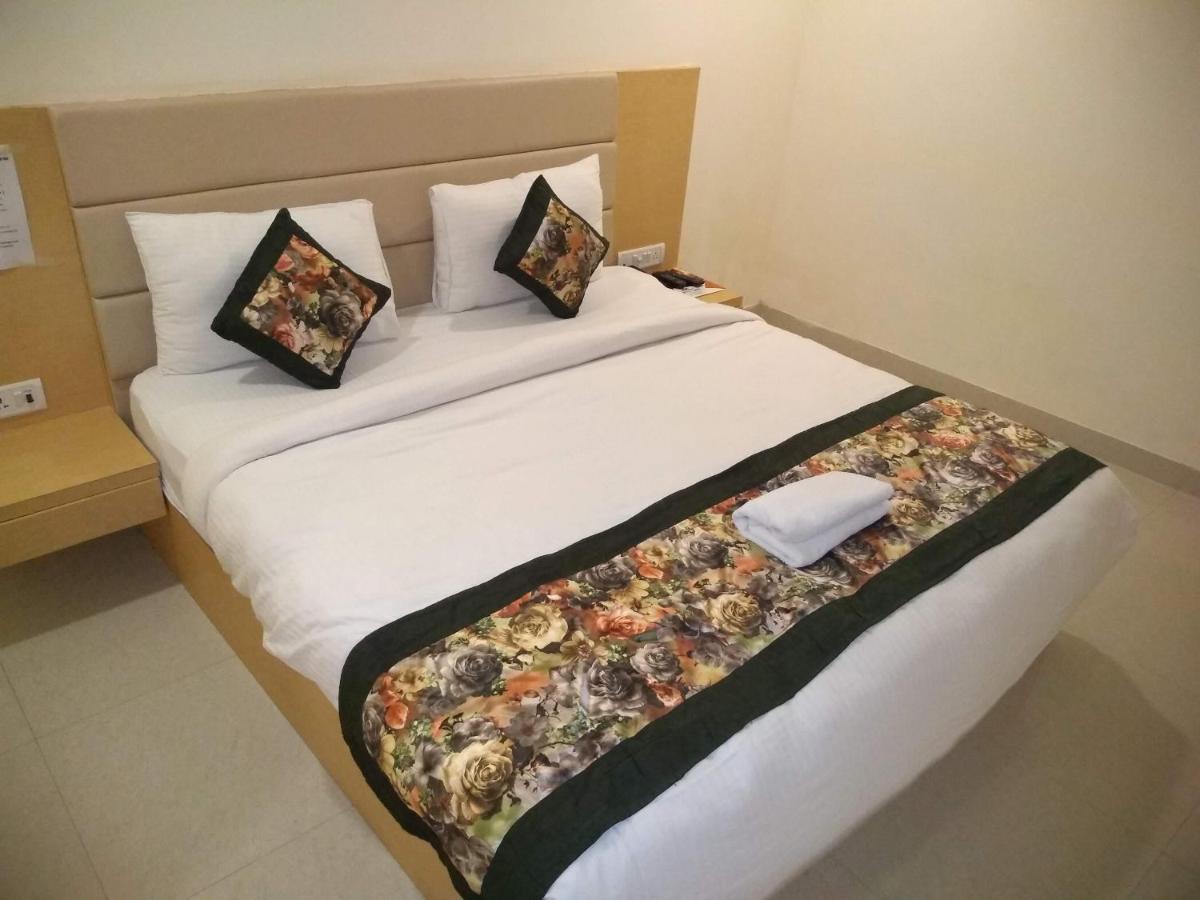 Hotel Ronit Royal Delhi Airport By D'Capitol Nuova Delhi Esterno foto