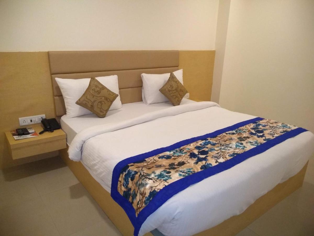 Hotel Ronit Royal Delhi Airport By D'Capitol Nuova Delhi Esterno foto