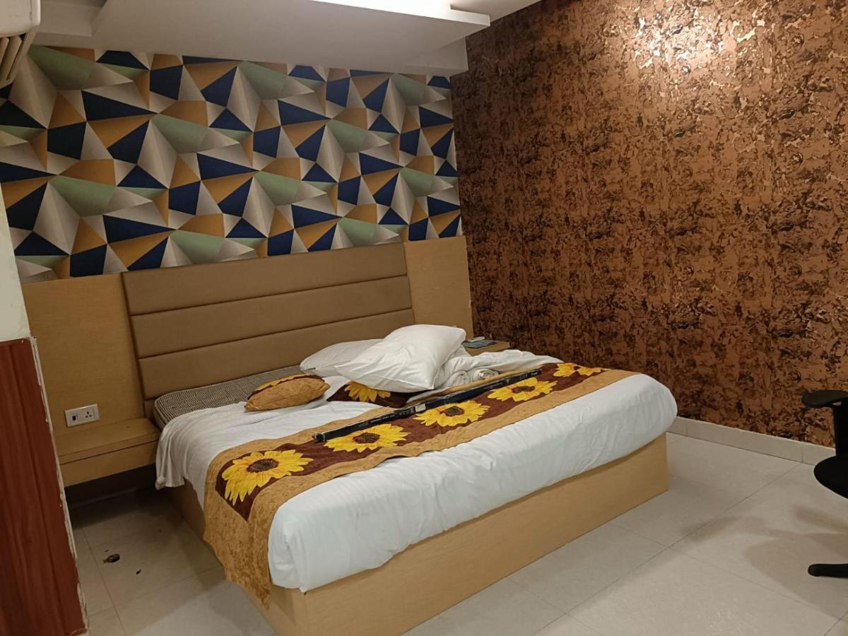 Hotel Ronit Royal Delhi Airport By D'Capitol Nuova Delhi Esterno foto