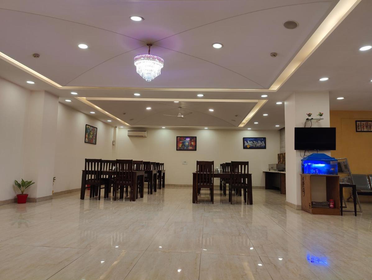 Hotel Ronit Royal Delhi Airport By D'Capitol Nuova Delhi Esterno foto
