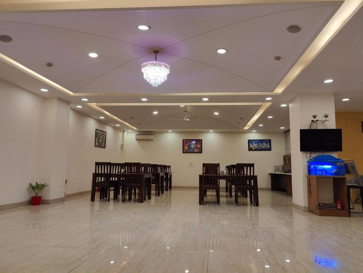 Hotel Ronit Royal Delhi Airport By D'Capitol Nuova Delhi Esterno foto