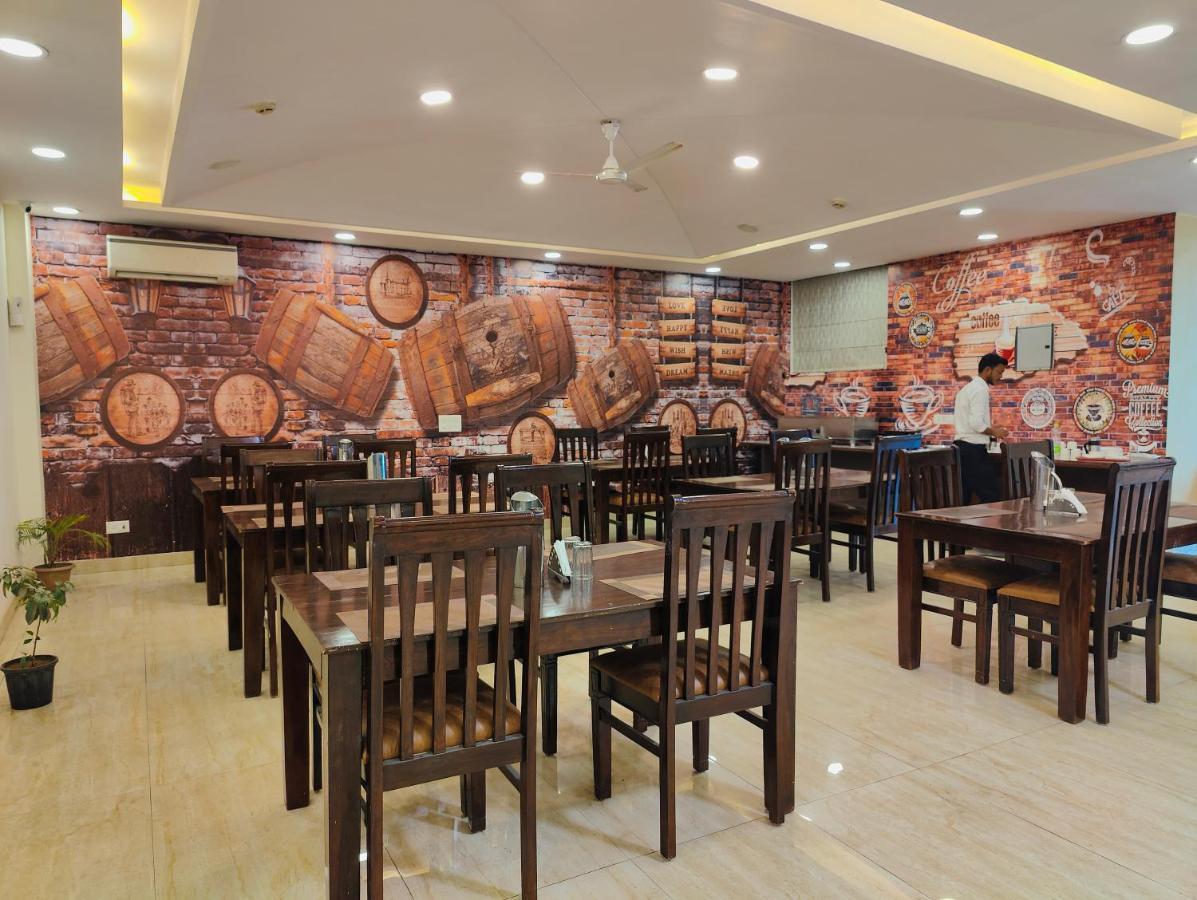 Hotel Ronit Royal Delhi Airport By D'Capitol Nuova Delhi Esterno foto