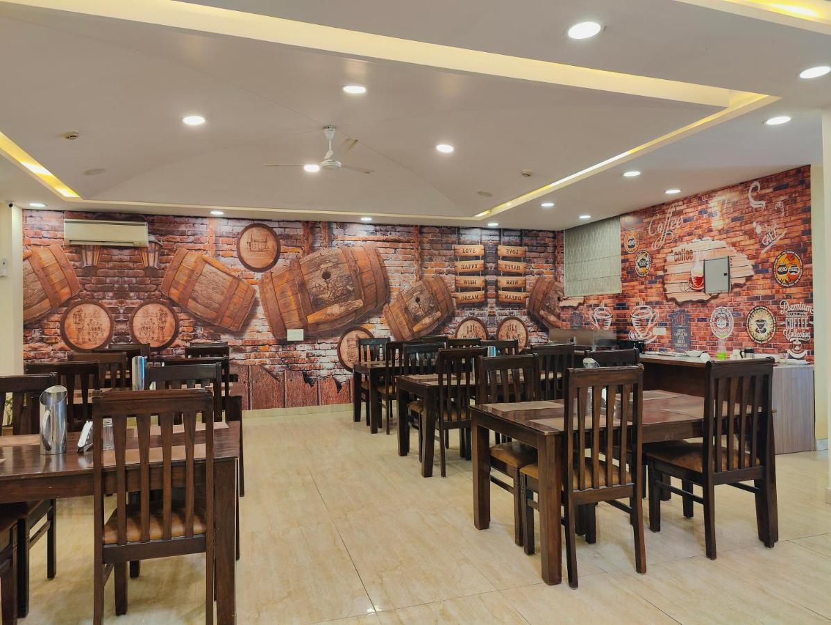 Hotel Ronit Royal Delhi Airport By D'Capitol Nuova Delhi Esterno foto