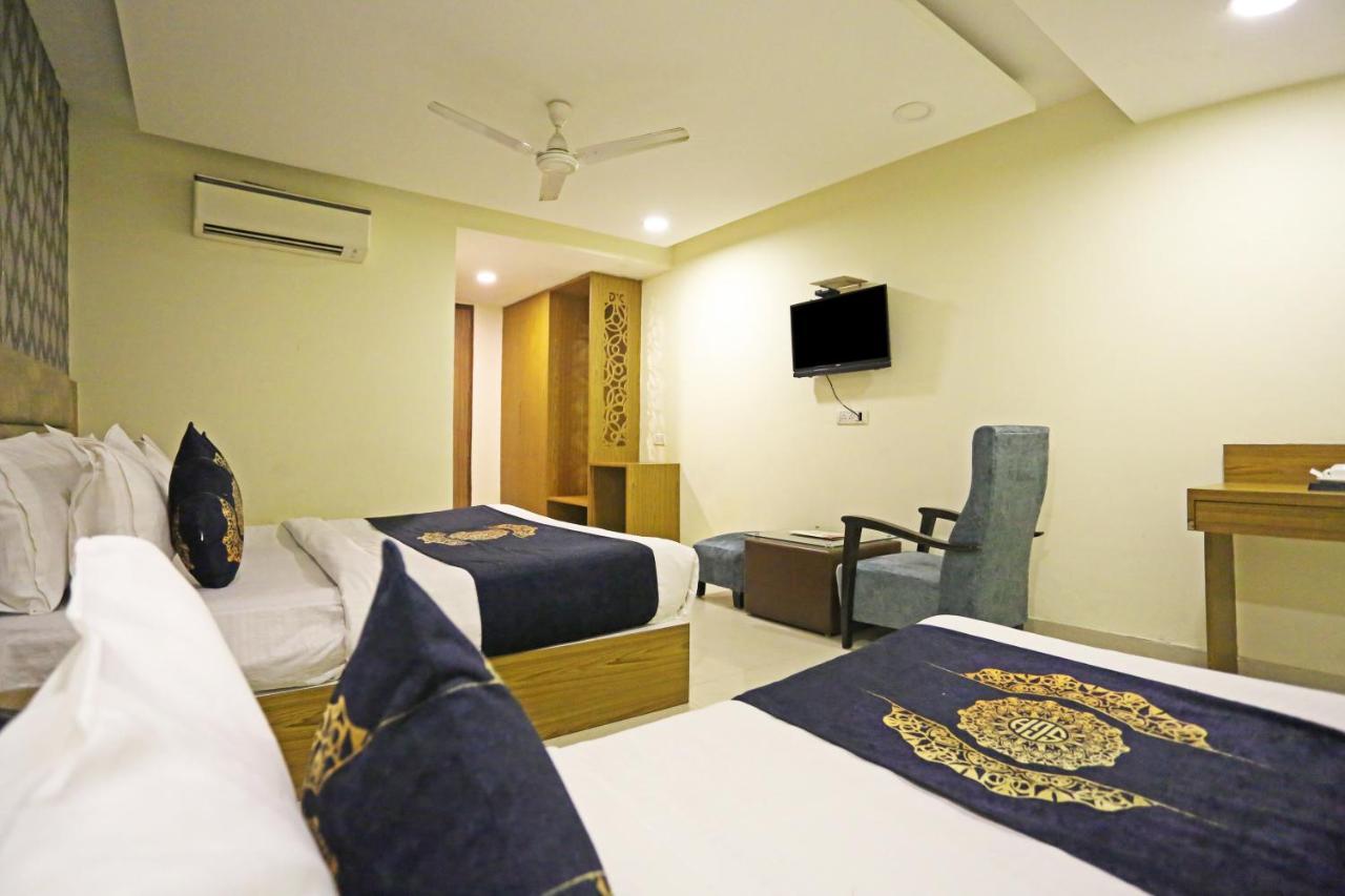 Hotel Ronit Royal Delhi Airport By D'Capitol Nuova Delhi Esterno foto