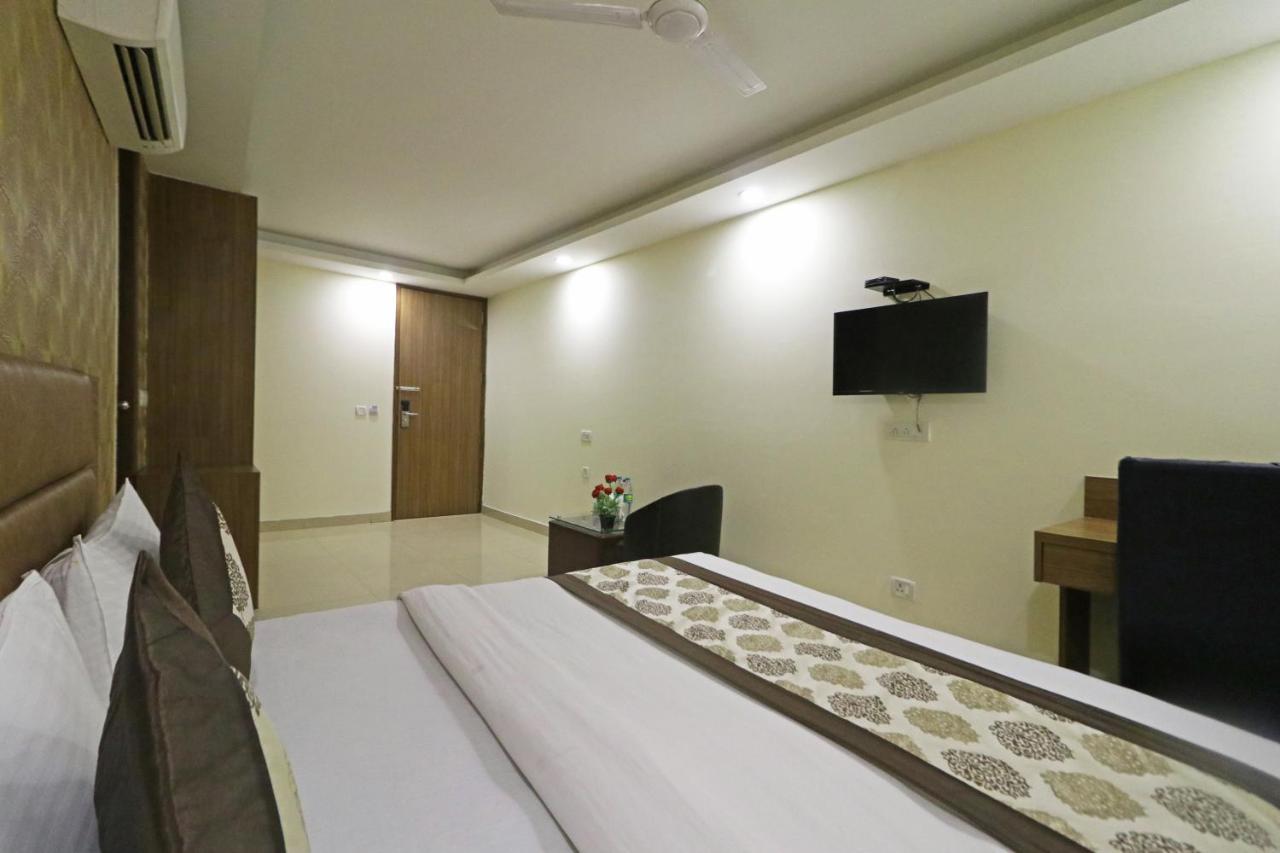 Hotel Ronit Royal Delhi Airport By D'Capitol Nuova Delhi Esterno foto