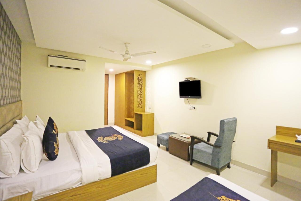 Hotel Ronit Royal Delhi Airport By D'Capitol Nuova Delhi Esterno foto